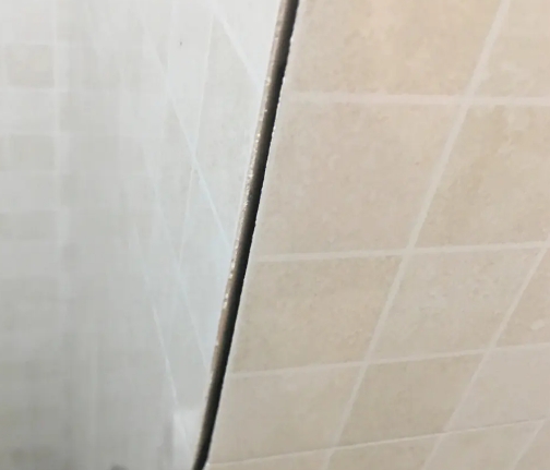肇源瓷砖空鼓维修公司分享阳台瓷砖脱落的修复过程可以分为以下几个步骤