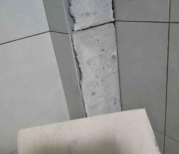 肇源瓷砖空鼓维修公司分享下厨房瓷砖脱落的补救措施。